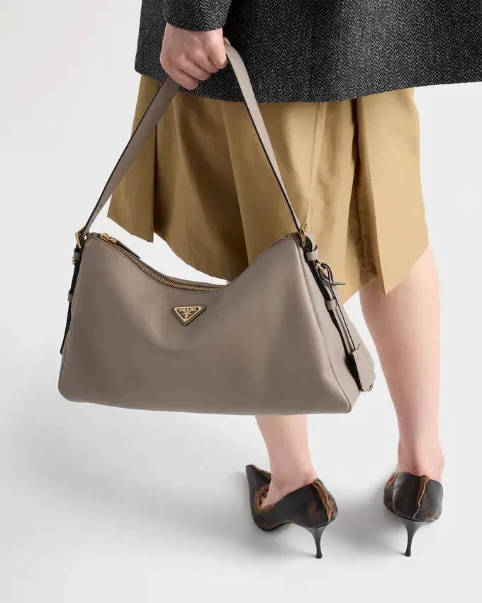 Bolso de hombro grande de cuero Prada Aimae Bolso de hombro grande de cuero Prada Aimae