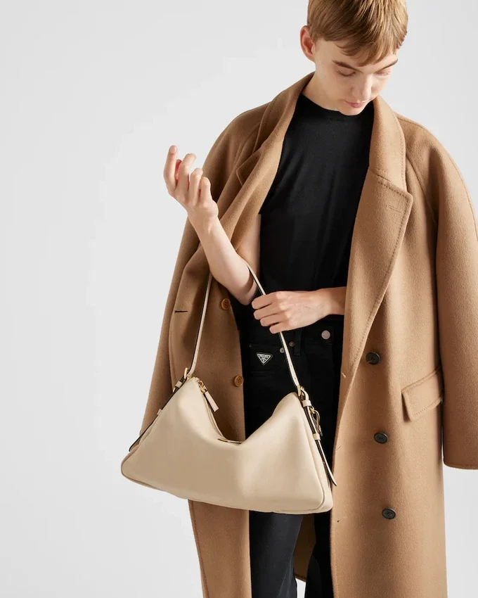 Bolso de hombro grande de cuero Prada Aimae Bolso de hombro grande de cuero Prada Aimae