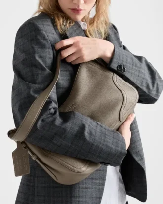 Bolso de hombro grande de cuero Prada Aimae