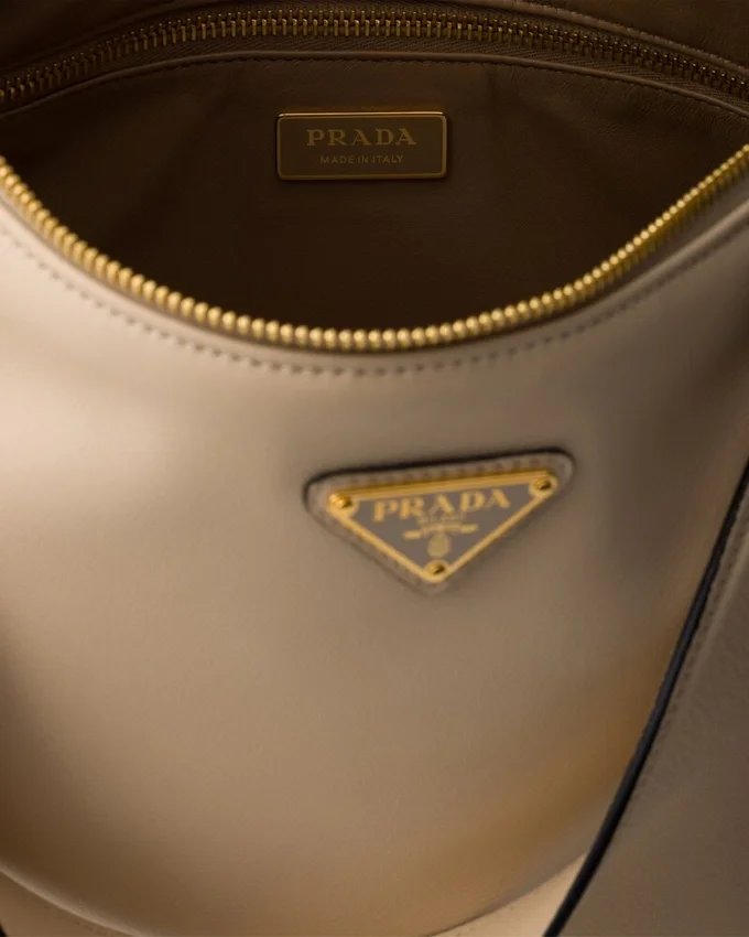 Bolso de hombro grande de cuero Prada Aimae Bolso de hombro grande de cuero Prada Aimae