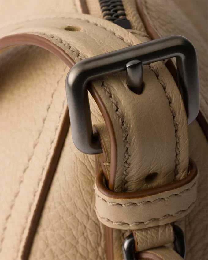 Bolso de hombro grande de cuero Prada Aimae Bolso de hombro grande de cuero Prada Aimae