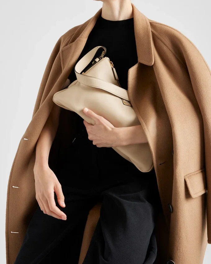 Bolso de hombro grande de cuero Prada Aimae Bolso de hombro grande de cuero Prada Aimae
