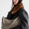 Bolso de hombro grande de cuero Prada Aimae Bolso de hombro grande de cuero Prada Aimae