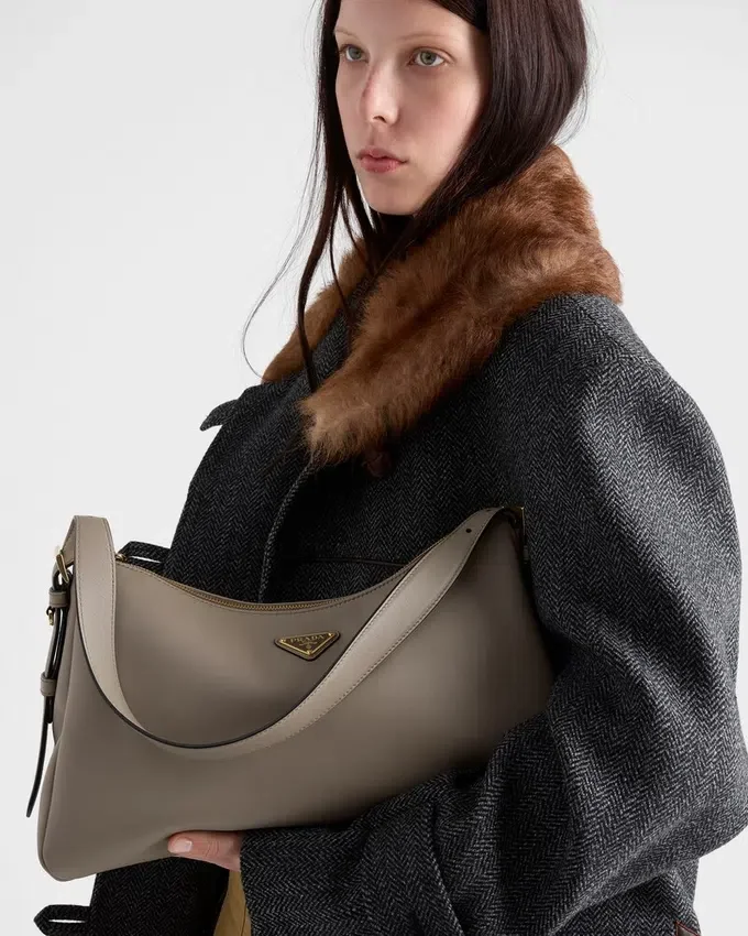 Bolso de hombro grande de cuero Prada Aimae Bolso de hombro grande de cuero Prada Aimae