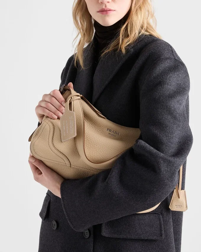 Bolso de hombro grande de cuero Prada Aimae Bolso de hombro grande de cuero Prada Aimae