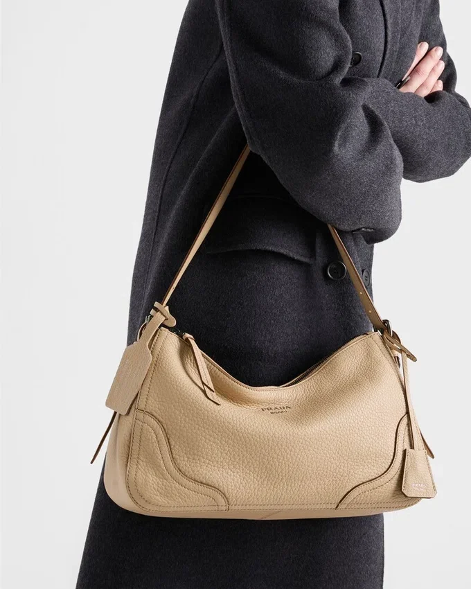 Bolso de hombro grande de cuero Prada Aimae Bolso de hombro grande de cuero Prada Aimae