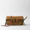 Bolso de hombro grande de cuero Prada Soft Sound con dijes Bolso de hombro grande de cuero Prada Soft Sound con dijes