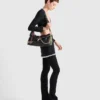 Bolso de hombro grande de cuero Prada Soft Sound con dijes Bolso de hombro grande de cuero Prada Soft Sound con dijes
