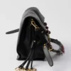 Bolso de hombro grande de cuero Prada Soft Sound con dijes Bolso de hombro grande de cuero Prada Soft Sound con dijes