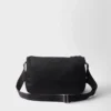 Bolso de hombro grande de Re-Nylon y piel Saffiano Bolso de hombro grande de Re-Nylon y piel Saffiano