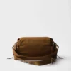 Bolso de hombro grande Prada Explore de Re-Nylon con solapa Bolso de hombro grande Prada Explore de Re-Nylon con solapa
