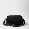 Bolso de hombro grande Prada Explore de Re-Nylon con solapa Bolso de hombro grande Prada Explore de Re-Nylon con solapa
