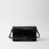 Bolso de hombro mediano de cuero Bolso de hombro mediano de cuero
