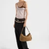 Bolso de hombro mediano de cuero Bolso de hombro mediano de cuero