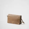Bolso de hombro mediano de cuero Bolso de hombro mediano de cuero