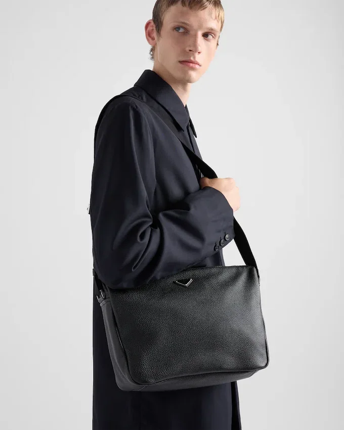 Bolso de hombro mediano de cuero Bolso de hombro mediano de cuero