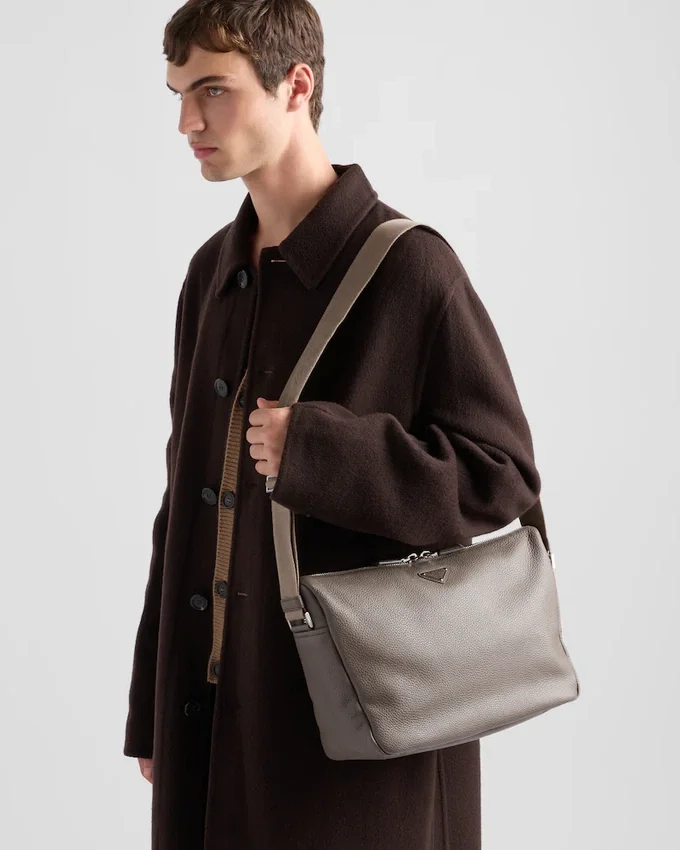 Bolso de hombro mediano de cuero Bolso de hombro mediano de cuero