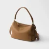 Bolso de hombro mediano de cuero Bolso de hombro mediano de cuero