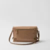 Bolso de hombro mediano de cuero Bolso de hombro mediano de cuero