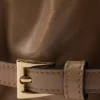 Bolso de hombro mediano de cuero Bolso de hombro mediano de cuero