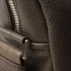 Bolso de hombro mediano de cuero Bolso de hombro mediano de cuero