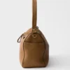Bolso de hombro mediano de cuero Bolso de hombro mediano de cuero