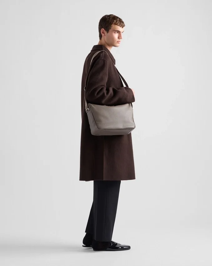 Bolso de hombro mediano de cuero Bolso de hombro mediano de cuero