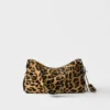 Bolso de hombro mediano de cuero estampado Prada Aimae Bolso de hombro mediano de cuero estampado Prada Aimae