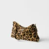 Bolso de hombro mediano de cuero estampado Prada Aimae Bolso de hombro mediano de cuero estampado Prada Aimae