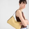 Bolso de hombro mediano de cuero Prada Aimae Bolso de hombro mediano de cuero Prada Aimae