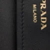 Bolso de hombro mediano de cuero Prada Carry Bolso de hombro mediano de cuero Prada Carry