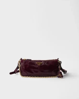 Bolso de hombro mediano de cuero Prada Re-Edition 2002