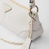 Bolso de hombro mediano de cuero Prada Re-Edition 2002 Bolso de hombro mediano de cuero Prada Re-Edition 2002