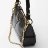 Bolso de hombro mediano de cuero Prada Re-Edition 2002 Bolso de hombro mediano de cuero Prada Re-Edition 2002