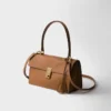 Bolso de hombro mediano de cuero Prada Soft de Prada Bolso de hombro mediano de cuero Prada Soft de Prada