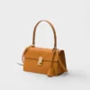 Bolso de hombro mediano de cuero Prada Soft de Prada Bolso de hombro mediano de cuero Prada Soft de Prada