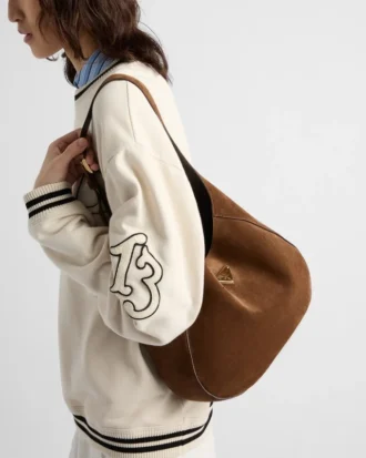 Bolso de hombro mediano de gamuza