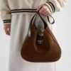 Bolso de hombro mediano de gamuza Bolso de hombro mediano de gamuza