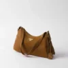 Bolso de hombro mediano de gamuza Prada Aimae Bolso de hombro mediano de gamuza Prada Aimae