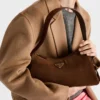 Bolso de hombro mediano de gamuza Prada Aimae Bolso de hombro mediano de gamuza Prada Aimae