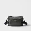 Bolso de hombro mediano de Re-Nylon y piel Saffiano Bolso de hombro mediano de Re-Nylon y piel Saffiano