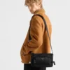 Bolso de hombro mediano de Re-Nylon y piel Saffiano Bolso de hombro mediano de Re-Nylon y piel Saffiano