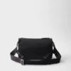 Bolso de hombro mediano de Re-Nylon y piel Saffiano Bolso de hombro mediano de Re-Nylon y piel Saffiano