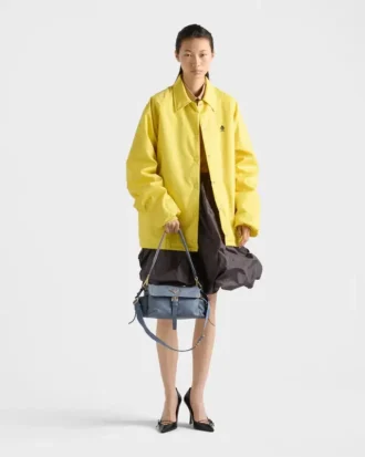 Bolso de hombro mediano «Explore» de Prada en piel napa con solapa
