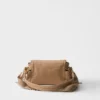 Bolso de hombro mediano «Explore» de Prada en piel napa con solapa Bolso de hombro mediano «Explore» de Prada en piel napa con solapa