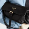 Bolso de hombro mediano «Explore» de Prada en piel napa con solapa Bolso de hombro mediano «Explore» de Prada en piel napa con solapa