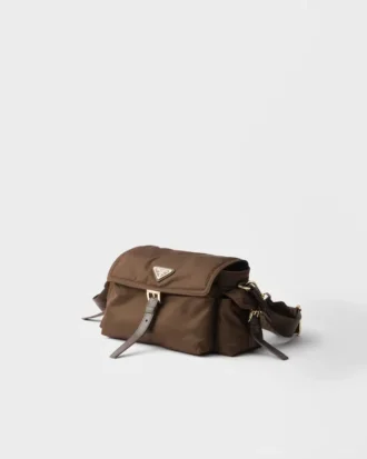 Bolso de hombro mediano Prada Explore de Re-Nylon con solapa