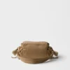 Bolso de hombro mediano Prada Explore de Re-Nylon con solapa Bolso de hombro mediano Prada Explore de Re-Nylon con solapa