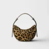 Bolso de hombro mini de cuero estampado Prada Arqua Bolso de hombro mini de cuero estampado Prada Arqua