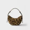 Bolso de hombro mini de cuero estampado Prada Arqua Bolso de hombro mini de cuero estampado Prada Arqua